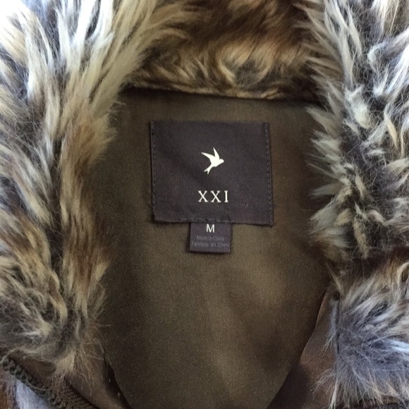 Forever 21 VGUC fauxfur vest/zipper/ribbed sweater - Picture 2 of 8